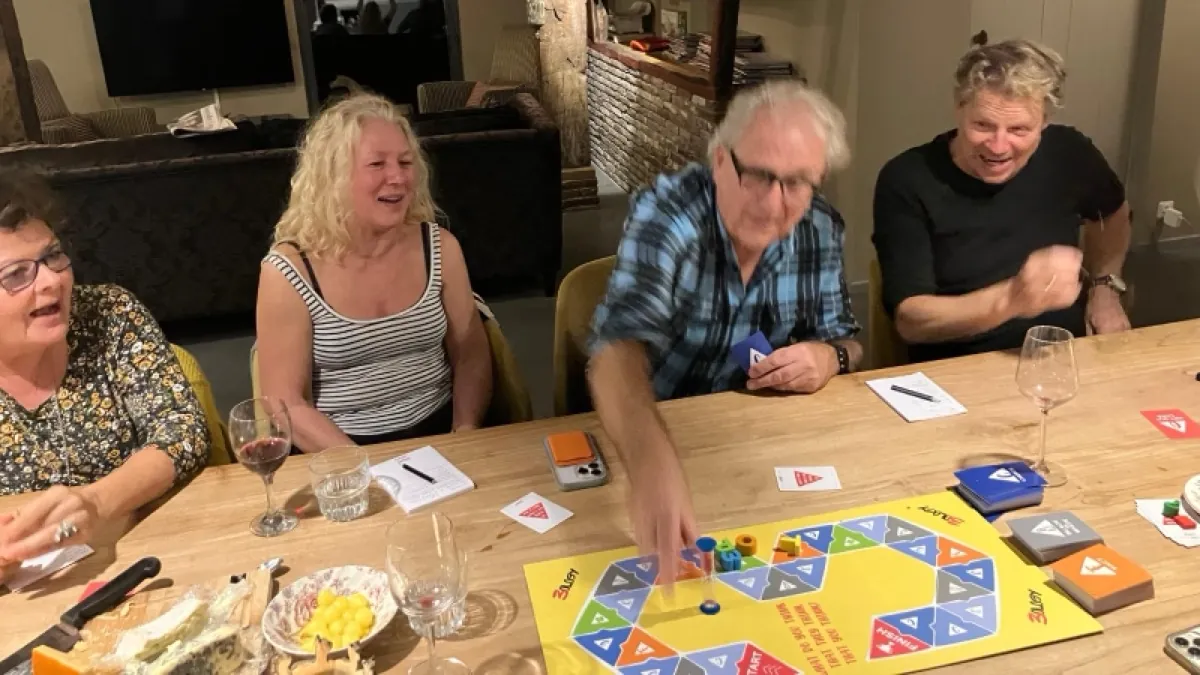 A player reaching confidently for a 3ology card